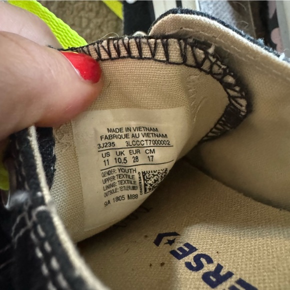 Converse Chuck Taylor Always On Hearts platform sneaker and black sneakers 11 - Picture 6 of 11